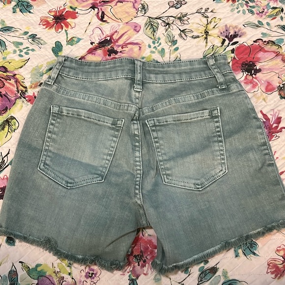 Green high waisted shorts - Picture 2 of 2